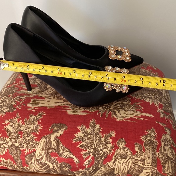 🌸 GORGEOUS HEELS - Picture 10 of 12